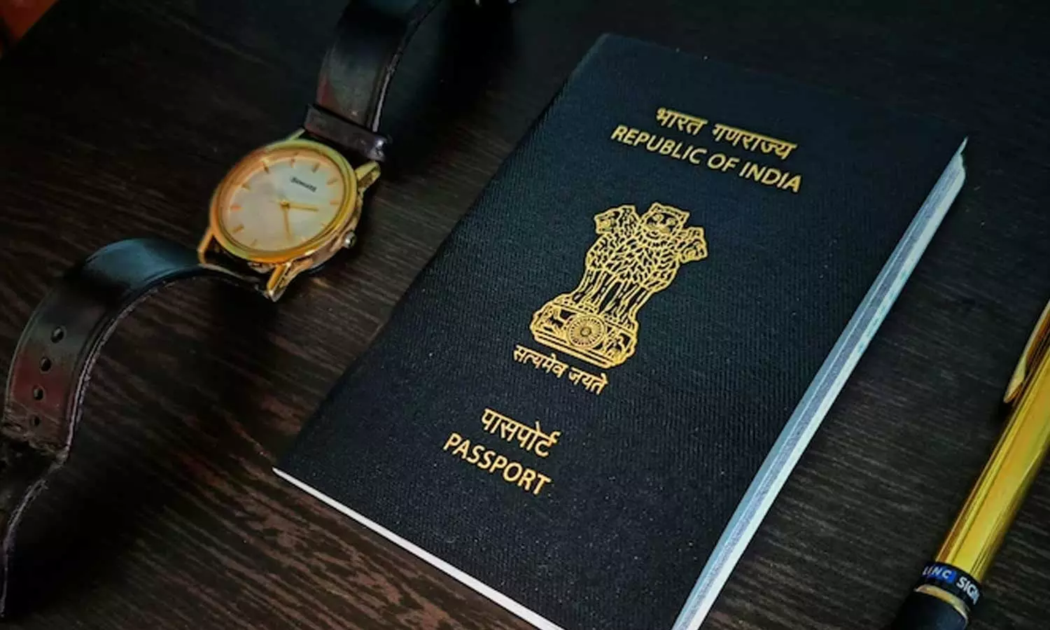 ഇ-പാസ്പോർട്ട് അവതരിപ്പിച്ച് ഇന്ത്യ; യാത്രകൾ ഇനി കൂടുതൽ എളുപ്പമാകും, ഇങ്ങനെ അപേക്ഷിക്കാം ഇ-പാസ്പോർട്ട് അവതരിപ്പിച്ച് ഇന്ത്യ; യാത്രകൾ ഇനി കൂടുതൽ എളുപ്പമാകും, ഇങ്ങനെ അപേക്ഷിക്കാം