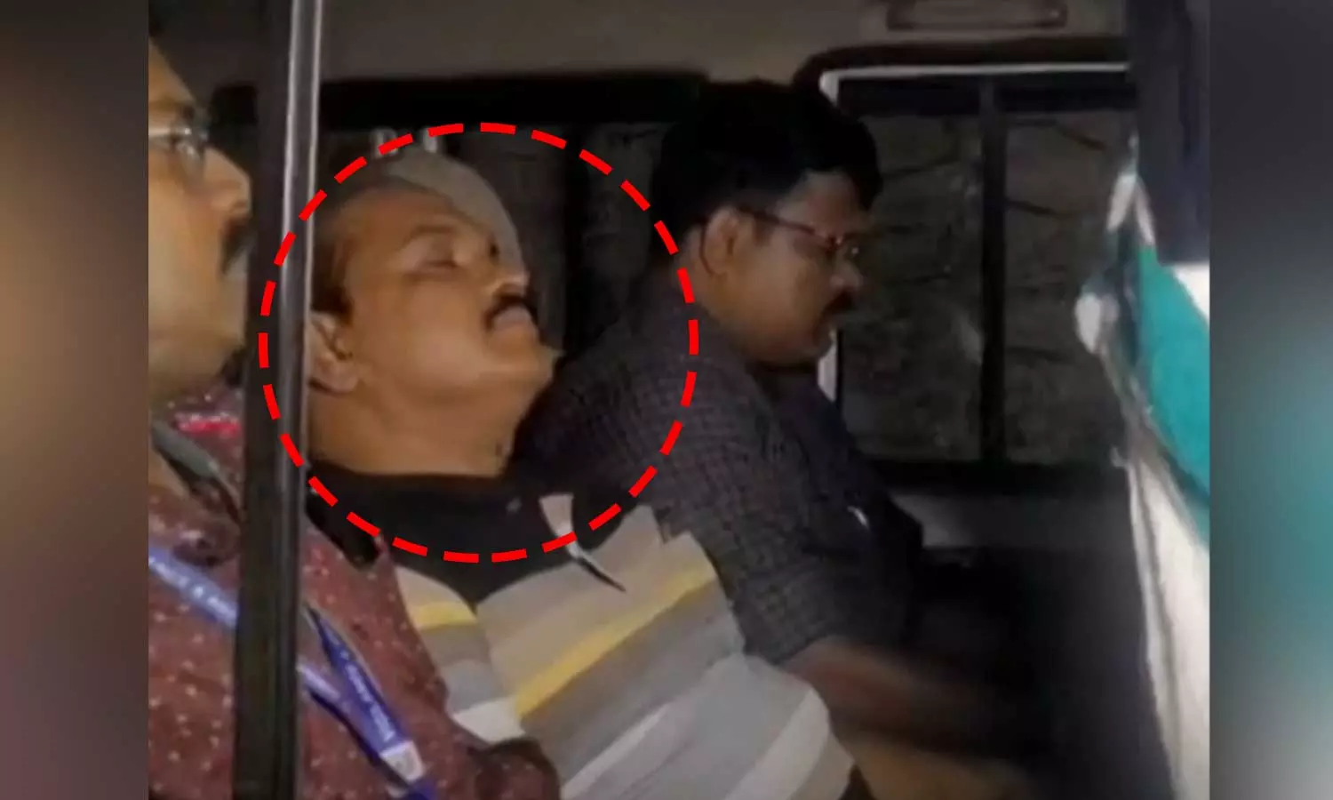 കൊച്ചിയിൽ വൈദ്യുതി കണക്ഷന് ഒന്നര ലക്ഷം രൂപ കൈക്കൂലി; കെഎസ്ഇബി ഉദ്യോഗസ്ഥൻ വിജിലൻസ് പിടിയിൽ കൊച്ചിയിൽ വൈദ്യുതി കണക്ഷന് ഒന്നര ലക്ഷം രൂപ കൈക്കൂലി; കെഎസ്ഇബി ഉദ്യോഗസ്ഥൻ വിജിലൻസ് പിടിയിൽ