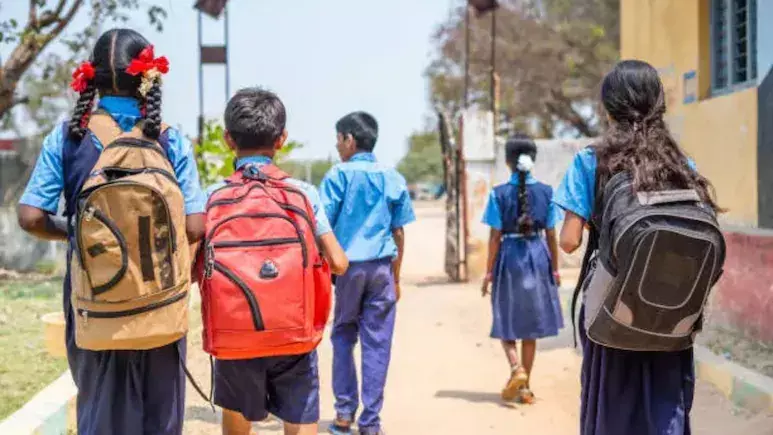 വിദ്യാര്ഥികൾ ക്രിസ്ത്യൻ സമുദായത്തിൽ ജനിച്ചവര്; ഗ്വാളിയോർ സ്കൂളിലെ മതപരിവർത്തന വിവാദത്തെ തള്ളി പൊലീസ് റിപ്പോര്ട്ട് വിദ്യാര്ഥികൾ ക്രിസ്ത്യൻ സമുദായത്തിൽ ജനിച്ചവര്; ഗ്വാളിയോർ സ്കൂളിലെ മതപരിവർത്തന വിവാദത്തെ തള്ളി പൊലീസ് റിപ്പോര്ട്ട്