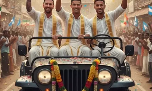 ഇനി വോട്ട് ചോദിക്കാൻ മെസ്സിയും റൊണാൾഡോയും വീട്ടിലെത്തും !