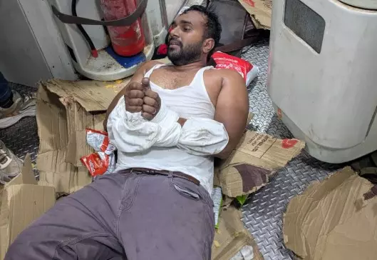 ട്രെയിൻ യാത്രക്കിടെ മദ്യലഹരിയിൽ സ്ത്രീകളെ ശല്യം ചെയ്തു; യുവാവിനെ മറ്റ് യാത്രക്കാര്‍ പിടികൂടി റെയിൽവേ പൊലീസിന് കൈമാറി