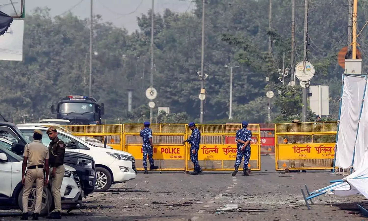 കനത്ത ജാഗ്രതയ്ക്കിടെ ഡൽഹിയിൽ ഉഗ്രശബ്ദം; ബസിന്റെ ടയർ പൊട്ടിയതെന്ന് കണ്ടെത്തൽ, ആശങ്കപ്പെടേണ്ട സാഹചര്യമില്ലെന്ന് പൊലീസ് കനത്ത ജാഗ്രതയ്ക്കിടെ ഡൽഹിയിൽ ഉഗ്രശബ്ദം; ബസിന്റെ ടയർ പൊട്ടിയതെന്ന് കണ്ടെത്തൽ, ആശങ്കപ്പെടേണ്ട സാഹചര്യമില്ലെന്ന് പൊലീസ്