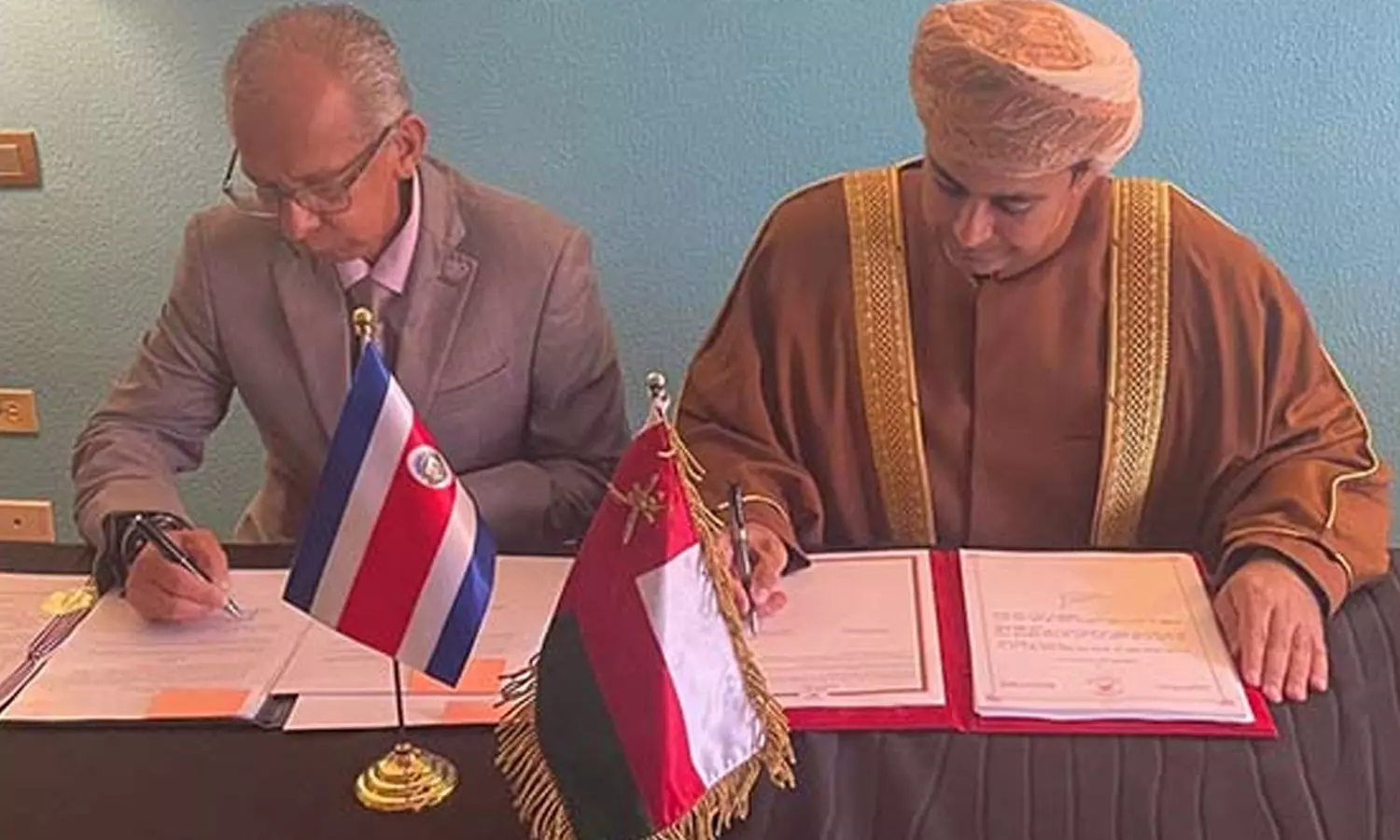 നാല് വ്യോമഗതാഗത സേവന കരാറുകളിൽ ഒപ്പുവെച്ച് ഒമാൻ