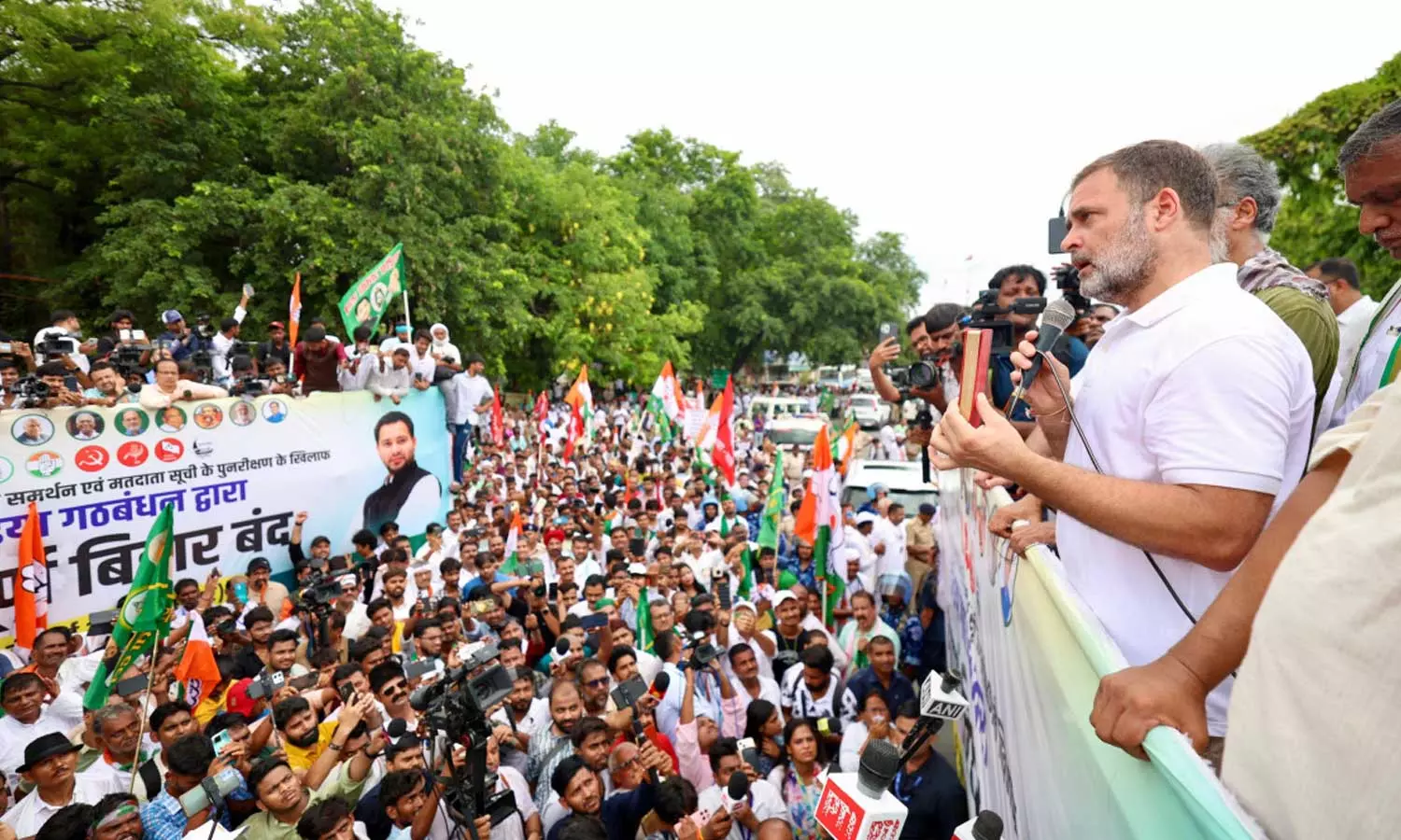 തുടക്കം മുതലേ നീതിയുക്തമല്ലാത്ത ഒരു തെരഞ്ഞെടുപ്പിൽ നമുക്ക് വിജയിക്കാൻ കഴിഞ്ഞില്ല; മഹാസഖ്യത്തിൽ വിശ്വാസമർപ്പിച്ച വോട്ടർമാർക്ക് നന്ദി അറിയിച്ച് രാഹുൽ ​ഗാന്ധി