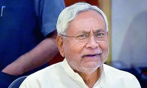 രാഷ്ട്രീയ കൗതുകമായി നിതീഷിന്റെ ട്വീറ്റ്; വോട്ടെണ്ണലിനിടെ നെഹ്‌റുവിന്റെ ജന്മദിനം സ്മരിച്ച് നിതീഷ് കുമാർ