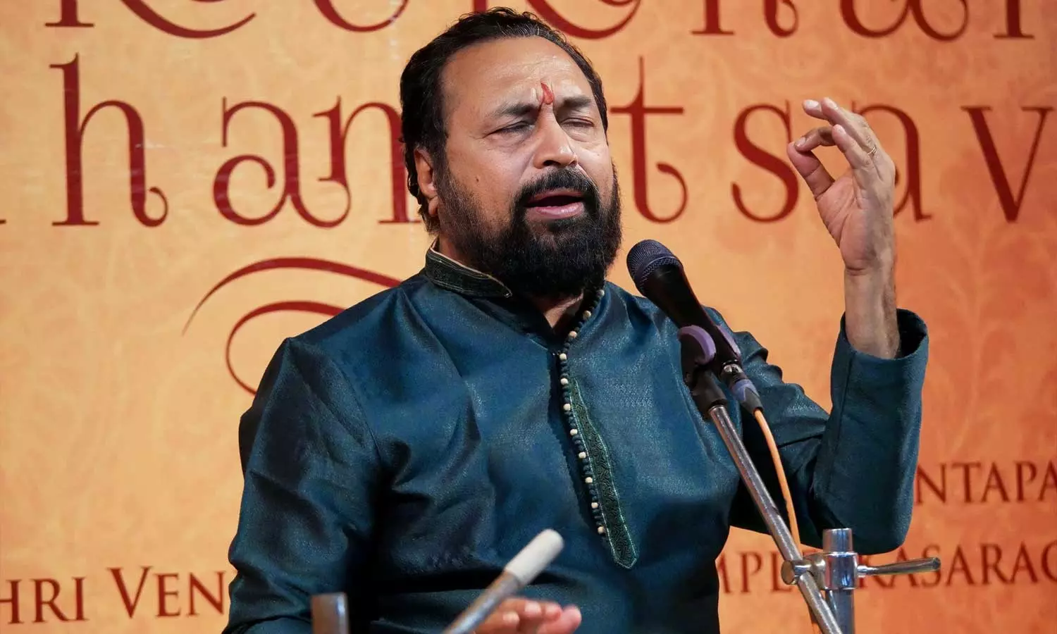 ഭാരവാഹികൾ ആഗ്രഹിച്ച പോലെ പുരസ്കാരം പ്രഖ്യാപിക്കാത്തതിന് ചെമ്പൈ സംഗീതോത്സവത്തിൽ നിന്ന് വിലക്കിയതായി പ്രശസ്ത സംഗീതജ്ഞന്‍