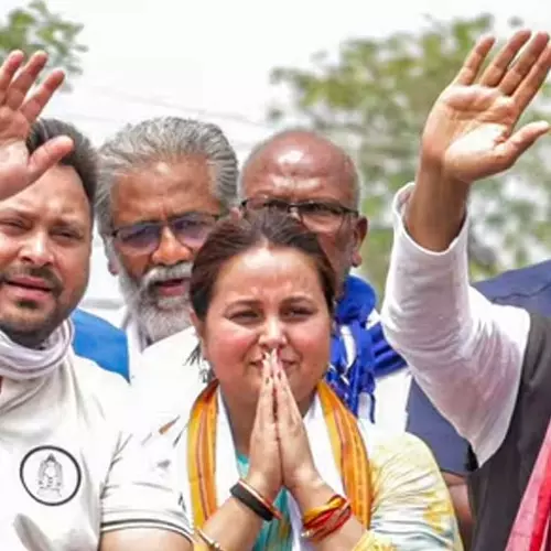 തോൽവിക്ക് പിന്നാലെ ആർജെഡിയിൽ പൊട്ടിത്തെറി; ലാലു പ്രസാദ് യാദവിൻ്റെ മകൾ രോഹിണി ആചാര്യ പാർട്ടി വിട്ടു