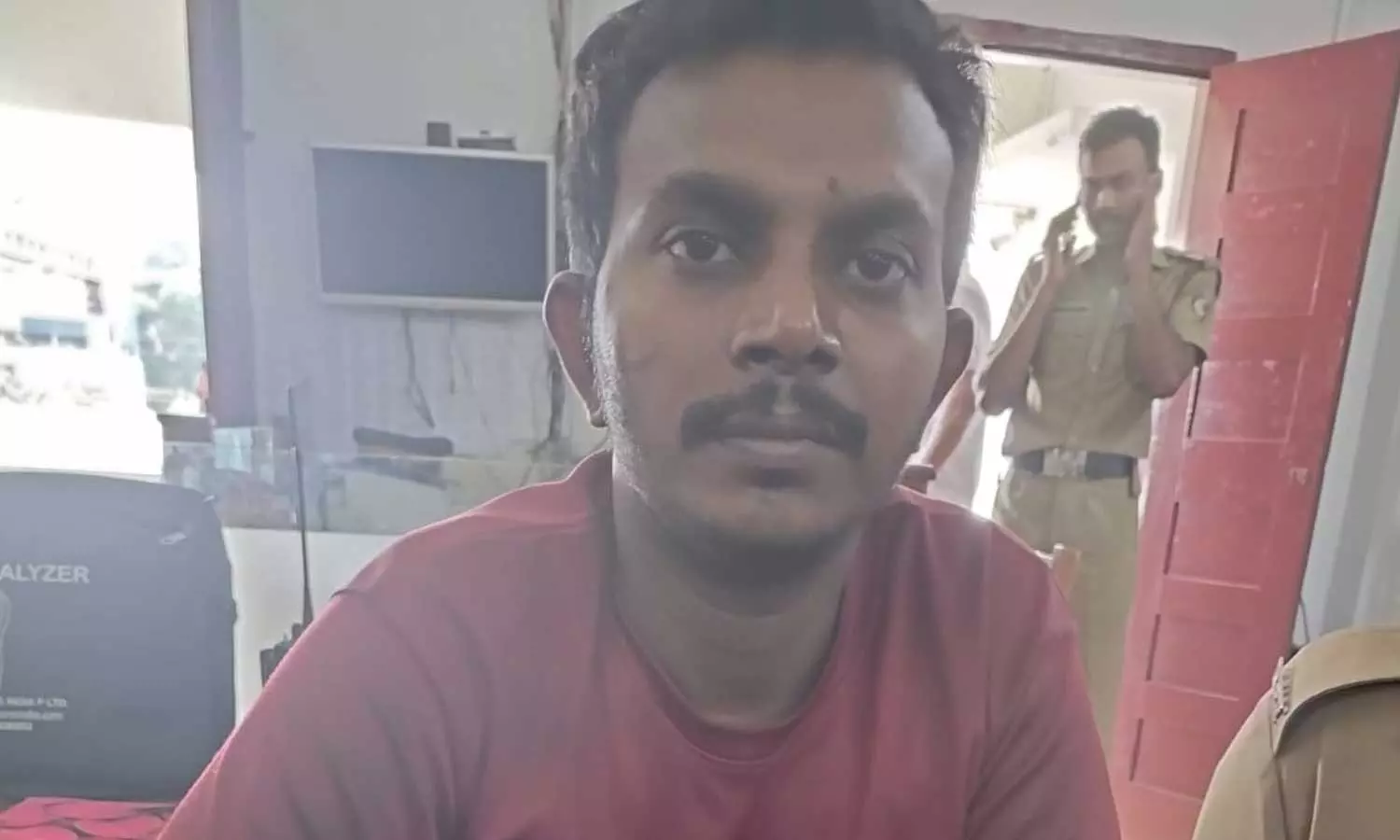 വർക്കലയിൽ പെൺകുട്ടിയെ ട്രെയിനിൽ നിന്ന് തള്ളിയിട്ട കേസ്; പ്രതിയെ കീഴ്‌പ്പെടുത്തിയയാളെ കണ്ടെത്തി