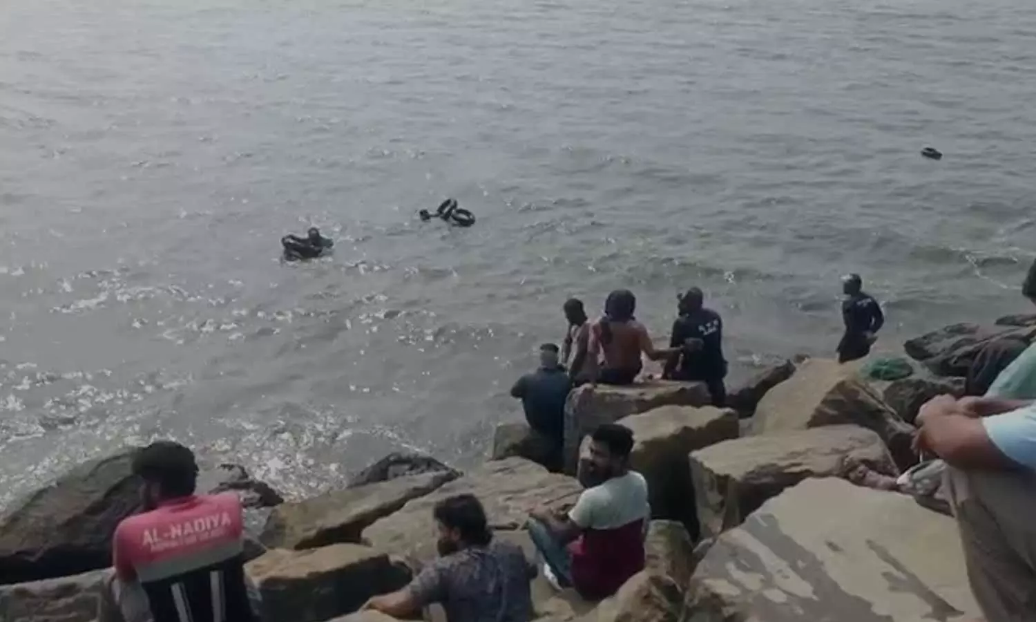 മലപ്പുറം പരപ്പനങ്ങാടിയിൽ കടലിൽ കാണാതായ യുവാവിന്റെ മൃതദേഹം കണ്ടെത്തി മലപ്പുറം പരപ്പനങ്ങാടിയിൽ കടലിൽ കാണാതായ യുവാവിന്റെ മൃതദേഹം കണ്ടെത്തി