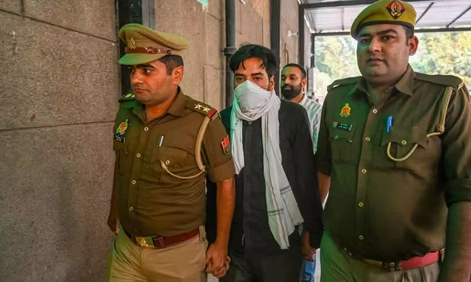 കടം വാങ്ങിയ പണം തിരികെ ചോദിച്ചു, കാമുകിയുടെ തലയറുത്ത യുവാവ് പിടിയിൽ