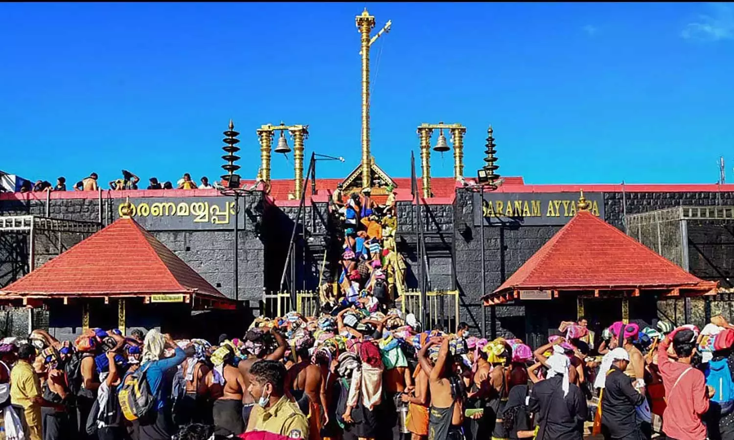 മണ്ഡലകാല തീർഥാടനത്തിന് തുടക്കം; ശബരിമല നട തുറന്നു മണ്ഡലകാല തീർഥാടനത്തിന് തുടക്കം; ശബരിമല നട തുറന്നു