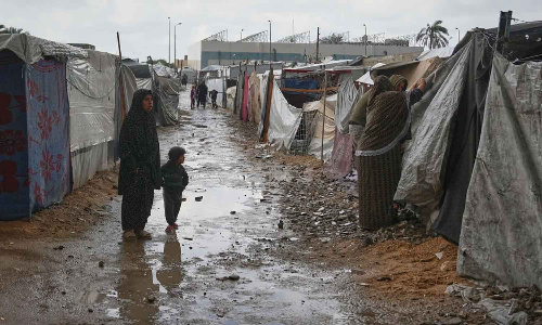 കനത്ത മഴ; വെള്ളത്തിൽ മുങ്ങി ഖാൻ യൂനിസിലെ അഭയാർഥി ടെന്റുകൾ