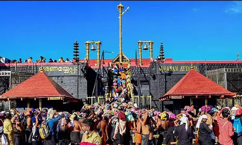 മണ്ഡലകാല തീർഥാടനത്തിന് തുടക്കം; ശബരിമല നട തുറന്നു