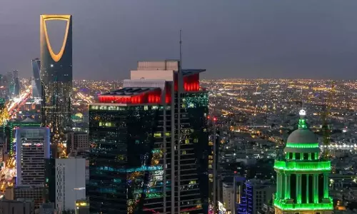 വിദേശ തൊഴിലാളികൾക്ക് നൽകിയിരുന്ന സാമ്പത്തിക ആനുകൂല്യങ്ങൾ വെട്ടിക്കുറച്ച് സൗദി കമ്പനികൾ