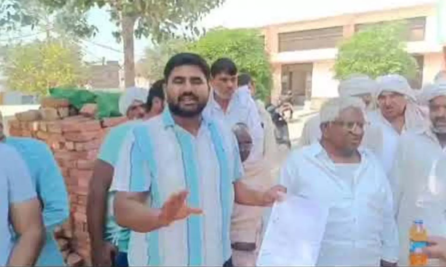 ജയ് ശ്രീറാം വിളിച്ചു ബൈബിളും ഖുർആനും കൂട്ടിയിട്ട് കത്തിച്ചു; ഹരിയാനയിൽ മുസ്‌ലിംകൾക്കും ക്രിസ്ത്യാനികൾക്കും നേരെ ഹിന്ദുത്വവാദികളുടെ ആക്രമണം