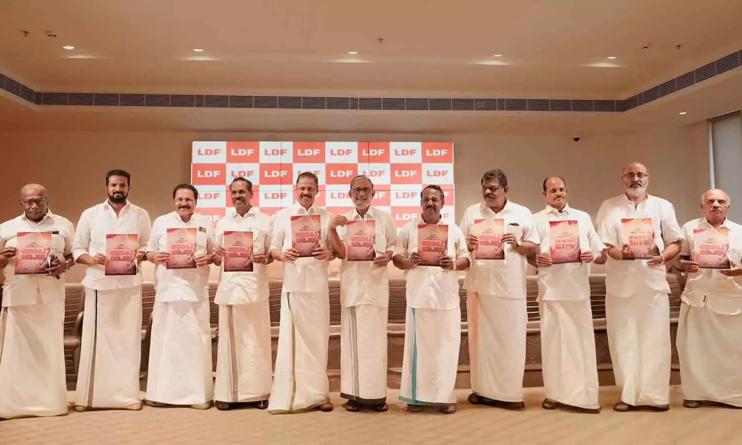 ആണുങ്ങൾ മാത്രമുള്ള എൽഡിഎഫ് മാനിഫെസ്റ്റോ പ്രകാശനം; വിമർശനവുമായി ഇടത് അനുഭാവികൾ