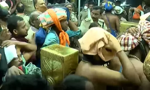 വൃശ്ചിക പുലരിയിൽ ശബരിമലയിൽ വൻ ഭക്തജനത്തിരക്ക്; ഡിസംബർ രണ്ട് വരെയുള്ള വിർച്വൽ ബുക്കിങ് പൂർത്തിയായി