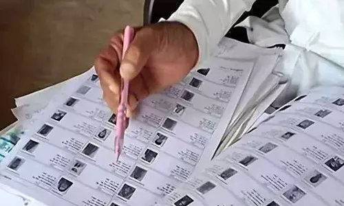 ഫോമുകൾ വിതരണം ചെയ്തത് കുറവ്; കോഴിക്കോട് ബിഎൽഒക്ക് കാരണം കാണിക്കൽ നോട്ടീസ്