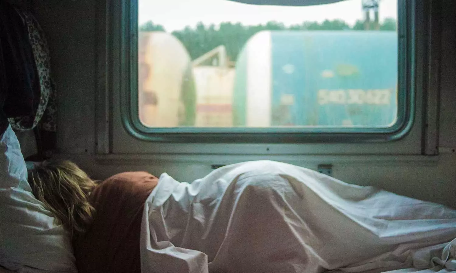 ട്രെയിനിൽ ധൈര്യമായി ഉറങ്ങാം; ഇറങ്ങേണ്ട സമയത്ത് റെയിൽവേ വിളിച്ച് ഉണർത്തും