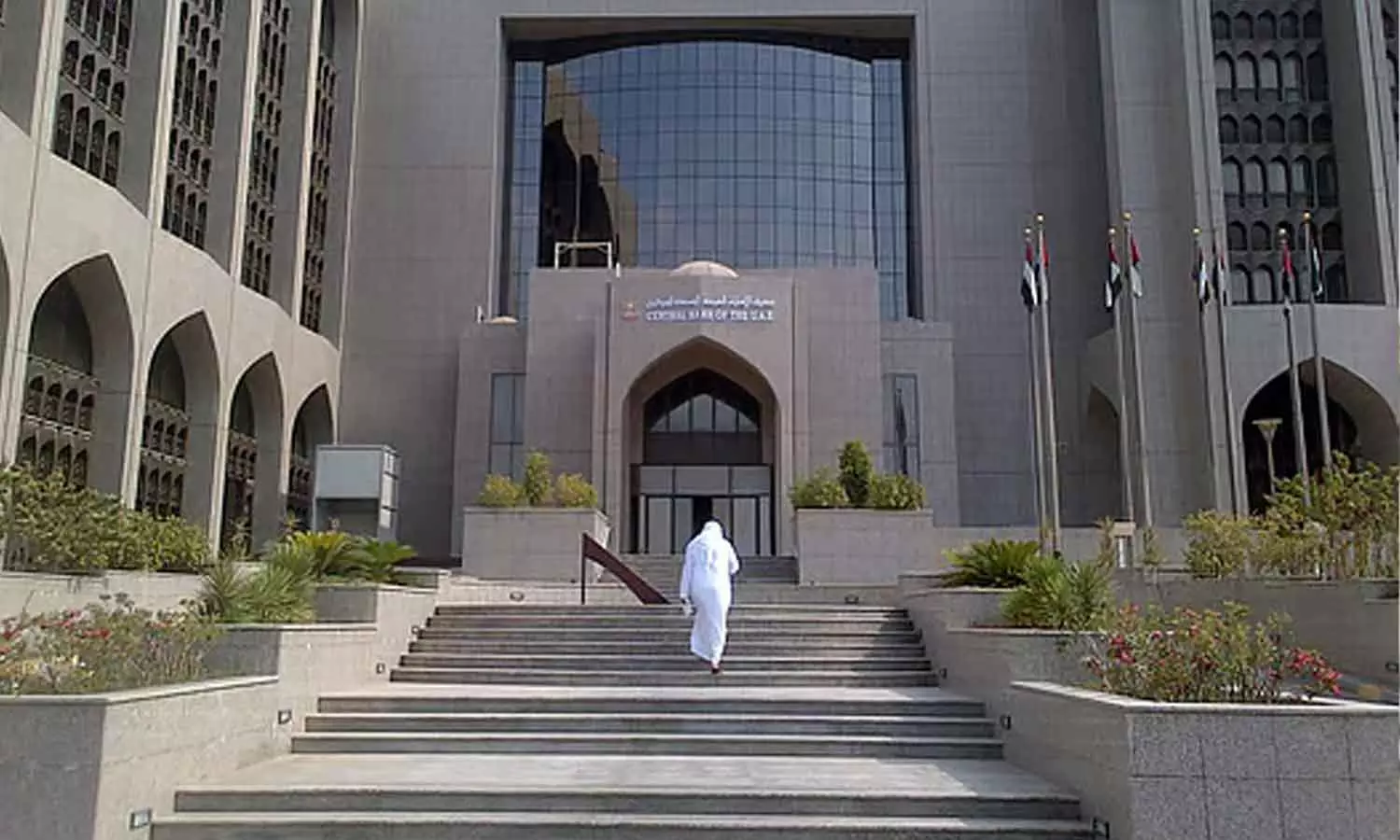 കുറഞ്ഞ വരുമാനക്കാർക്ക് ആശ്വാസം; യുഎഇയിൽ വ്യക്തിഗത വായ്പകൾക്കുള്ള പ്രത്യേക നിബന്ധന ഒഴിവാക്കി