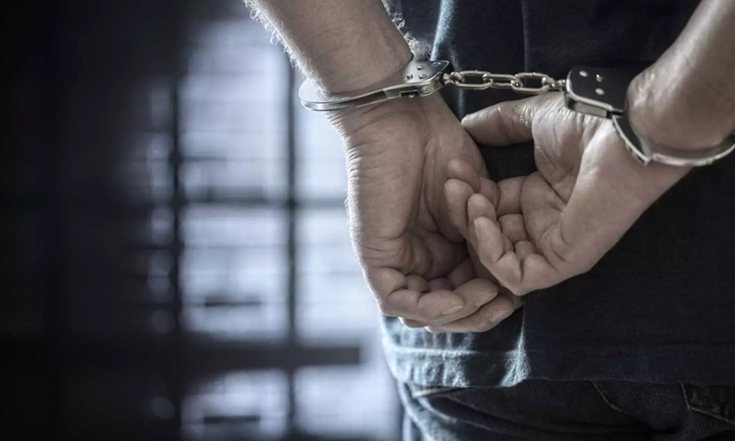 പ്രണയം നടിച്ച് 15കാരിയെ പീഡിപ്പിച്ചു, നാവികന് അറസ്റ്റില് പ്രണയം നടിച്ച് 15കാരിയെ പീഡിപ്പിച്ചു, നാവികന് അറസ്റ്റില്