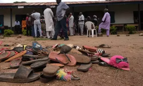 നൈജീരിയയില്‍ ഹൈസ്കൂള്‍ ആക്രമിച്ച് 25 പെൺകുട്ടികളെ തട്ടിക്കൊണ്ടുപോയി; രക്ഷിക്കാന്‍ ശ്രമിച്ച  അധ്യാപകനെ വെടിവെച്ച് കൊന്നു