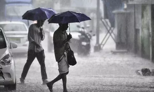 സംസ്ഥാനത്ത് ഇടിമിന്നലോട് കൂടിയ ശക്തമായ മഴയ്ക്ക് സാധ്യത, 10 ജില്ലകളിൽ യെല്ലോ അലർട്ട് സംസ്ഥാനത്ത് ഇടിമിന്നലോട് കൂടിയ ശക്തമായ മഴയ്ക്ക് സാധ്യത, 10 ജില്ലകളിൽ യെല്ലോ അലർട്ട്