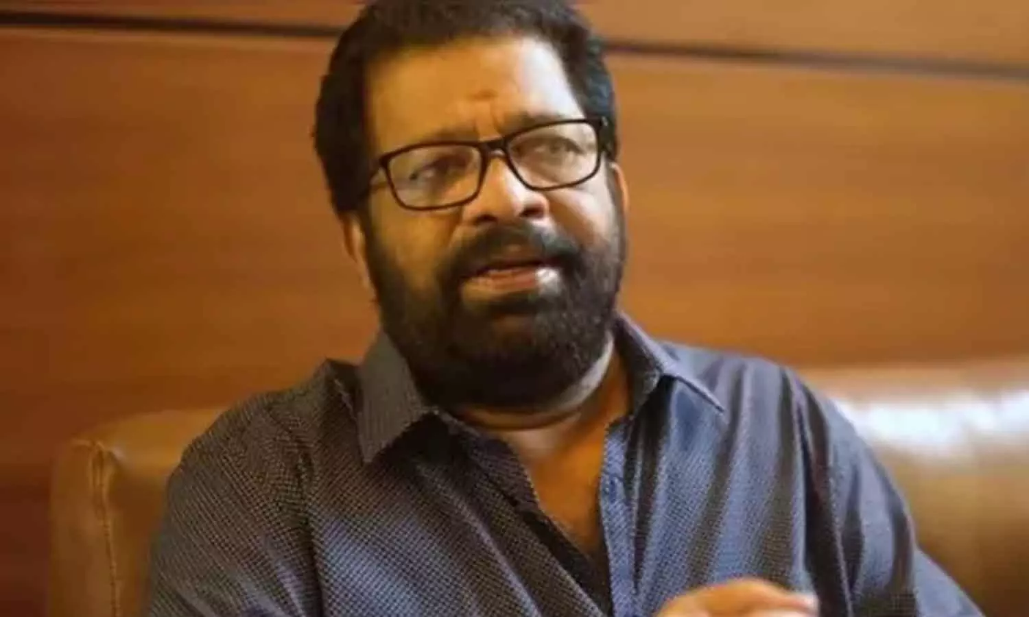 കോഴിക്കോട് കോർപറേഷനിൽ വി.എം വിനുവിന് പകരം മേയർ സ്ഥാനാർഥിയെ കണ്ടെത്താൻ കോൺഗ്രസ്‌