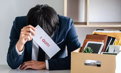 ആദ്യ ജോലി,മൂന്ന് മണിക്കൂറിനുള്ളില്‍ രാജി; കാരണം വിശദീകരിച്ച് യുവാവിന്റെ പോസ്റ്റ്, അനുകൂലിച്ചും പ്രതികൂലിച്ചും കമന്റ്‌