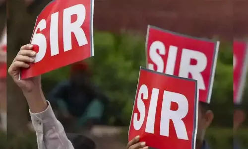 ചടങ്ങിന് വേണ്ടി പണിയെടുക്കുന്നു ബിഎൽഒമാരെ കടുത്ത സമ്മർദത്തിലാക്കി വീണ്ടും ഉന്നത ഉദ്യോഗസ്ഥർ; ആലപ്പുഴ കലക്ടർ ശാസിക്കുന്ന ശബ്ദസന്ദേശം പുറത്ത് ചടങ്ങിന് വേണ്ടി പണിയെടുക്കുന്നു ബിഎൽഒമാരെ കടുത്ത സമ്മർദത്തിലാക്കി വീണ്ടും ഉന്നത ഉദ്യോഗസ്ഥർ; ആലപ്പുഴ കലക്ടർ ശാസിക്കുന്ന ശബ്ദസന്ദേശം പുറത്ത്