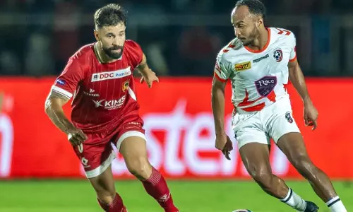 Rainy match ends in a draw; Kannur-Malappuram draw 2-2 in Super League Kerala Rainy match ends in a draw; Kannur-Malappuram draw 2-2 in Super League Kerala