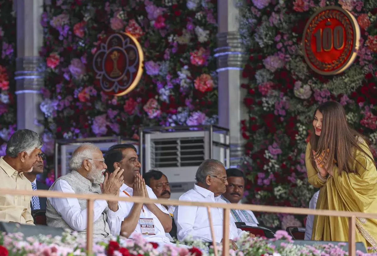 ‘ഒരേയൊരു ജാതിയേ ഉള്ളൂ, മനുഷ്യത്വമെന്ന ജാതി, ഒരേയൊരു മതമേയുള്ളൂ, സ്‌നേഹമെന്ന മതം’; വൈറലായി ഐശ്വര്യ റായിയുടെ പ്രസംഗം