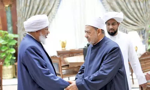 പേരോട് അബ്ദുറഹ്‌മാൻ സഖാഫി ശൈഖുൽ അസ്ഹറുമായി കൂടിക്കാഴ്ച്ച നടത്തി