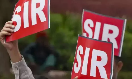 കോഴിക്കോട് എസ്ഐആര് ക്യാമ്പ് നടത്തിപ്പിനിടെ ബിഎല്ഒ കുഴഞ്ഞുവീണു കോഴിക്കോട് എസ്ഐആര് ക്യാമ്പ് നടത്തിപ്പിനിടെ ബിഎല്ഒ കുഴഞ്ഞുവീണു