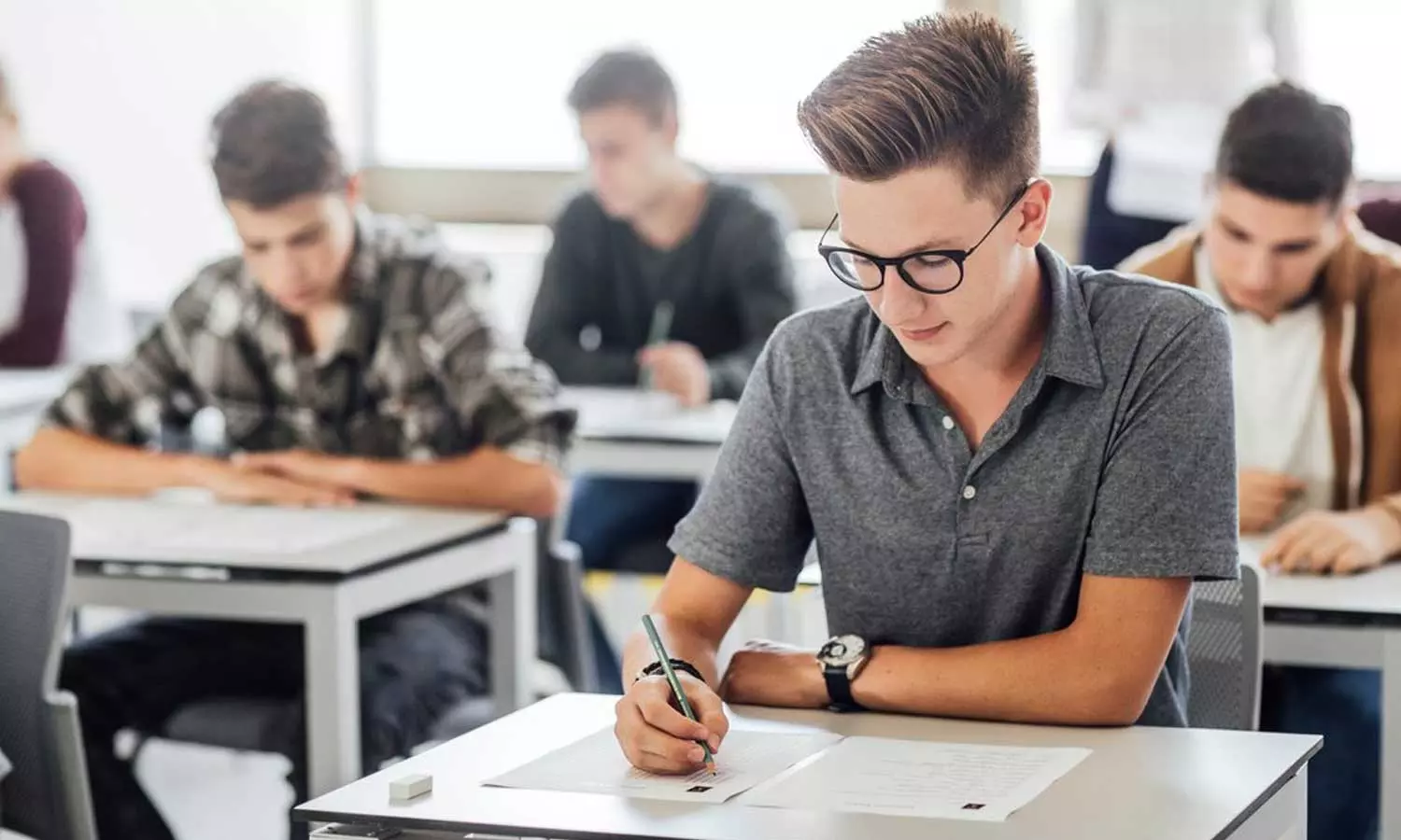 ഒരു ദിവസം രണ്ടു പരീക്ഷകൾ; ക്രിസ്മസ് പരീക്ഷയുടെ ടൈം ടേബിൾ അശാസ്ത്രീയമെന്ന് അധ്യാപകർ ഒരു ദിവസം രണ്ടു പരീക്ഷകൾ; ക്രിസ്മസ് പരീക്ഷയുടെ ടൈം ടേബിൾ അശാസ്ത്രീയമെന്ന് അധ്യാപകർ