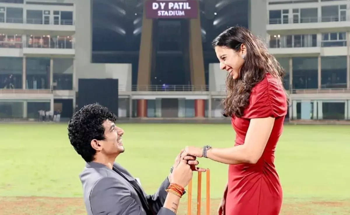 കണ്ണുകെട്ടി ലോകകപ്പ് ജയിച്ച സ്റ്റേഡിയത്തിലെത്തിച്ചു; സ്മൃതിക്ക് സർപ്രൈസൊരുക്കി പ്രതിശ്രുത വരൻ പാലാഷ് മുച്ചൽ കണ്ണുകെട്ടി ലോകകപ്പ് ജയിച്ച സ്റ്റേഡിയത്തിലെത്തിച്ചു; സ്മൃതിക്ക് സർപ്രൈസൊരുക്കി പ്രതിശ്രുത വരൻ പാലാഷ് മുച്ചൽ