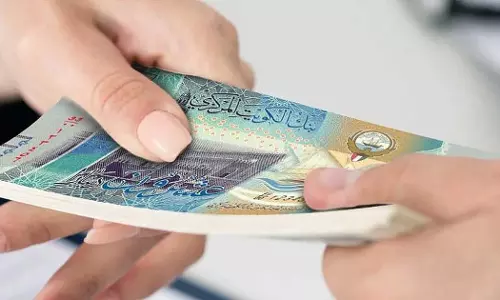 കുവൈത്തിൽ 50,000 ദിനാർ കൈക്കൂലി വാങ്ങിയ സർക്കാർ ഉദ്യോഗസ്ഥൻ പിടിയിൽ‌