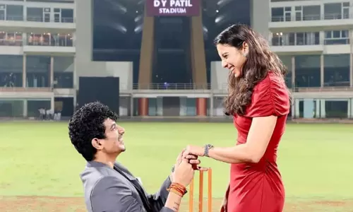 കണ്ണുകെട്ടി ലോകകപ്പ് ജയിച്ച സ്റ്റേഡിയത്തിലെത്തിച്ചു; സ്മൃതിക്ക് സർപ്രൈസൊരുക്കി പ്രതിശ്രുത വരൻ പാലാഷ് മുച്ചൽ കണ്ണുകെട്ടി ലോകകപ്പ് ജയിച്ച സ്റ്റേഡിയത്തിലെത്തിച്ചു; സ്മൃതിക്ക് സർപ്രൈസൊരുക്കി പ്രതിശ്രുത വരൻ പാലാഷ് മുച്ചൽ