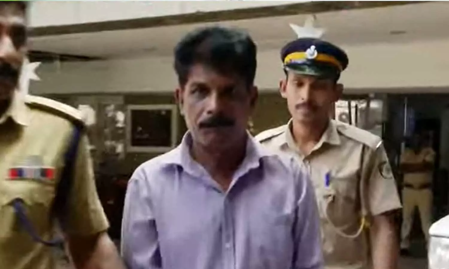 തലയ്ക്കടിച്ച് കൊന്നശേഷം കഴുത്തിൽ കുരുക്കിട്ട് പുറത്തെത്തിച്ചു: കൊച്ചിയിൽ കണ്ടെത്തിയ മൃതദേഹം ലൈംഗിക തൊഴിലാളിയുടേതെന്ന് പൊലീസ്