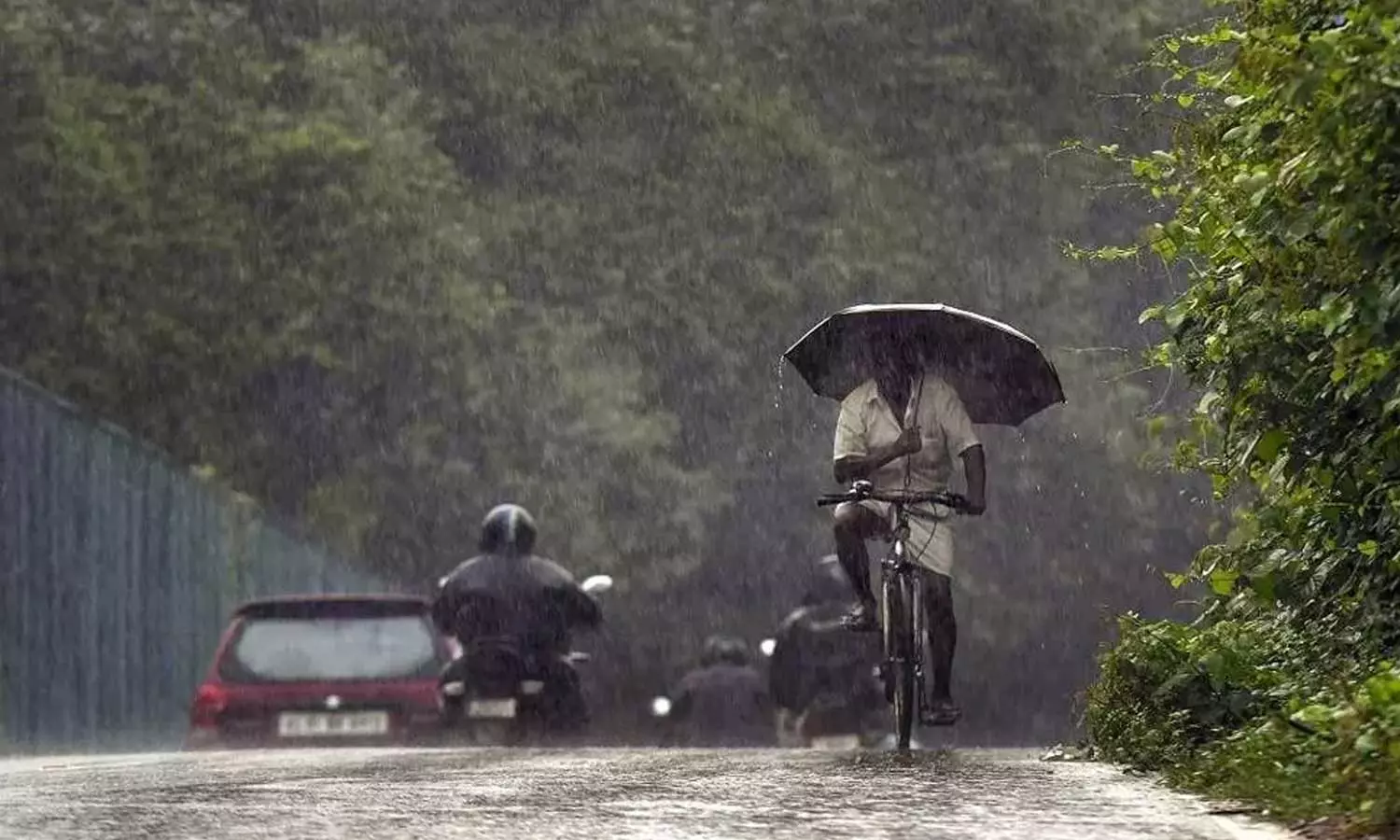 സംസ്ഥാനത്ത് തെക്കന്‍ ജില്ലകളില്‍ മഴ കനക്കും, തിരുവനന്തപുരം മുതല്‍ ഇടുക്കി വരെ ഇന്ന് യെല്ലോ അലര്‍ട്ട്