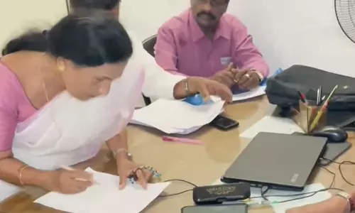 ആലുവയിൽ കോൺഗ്രസിന് തിരിച്ചടി; നഗരസഭ മുൻ ചെയർപേഴ്സൺ സ്വതന്ത്ര സ്ഥാനാർഥിയായി മത്സരിക്കും