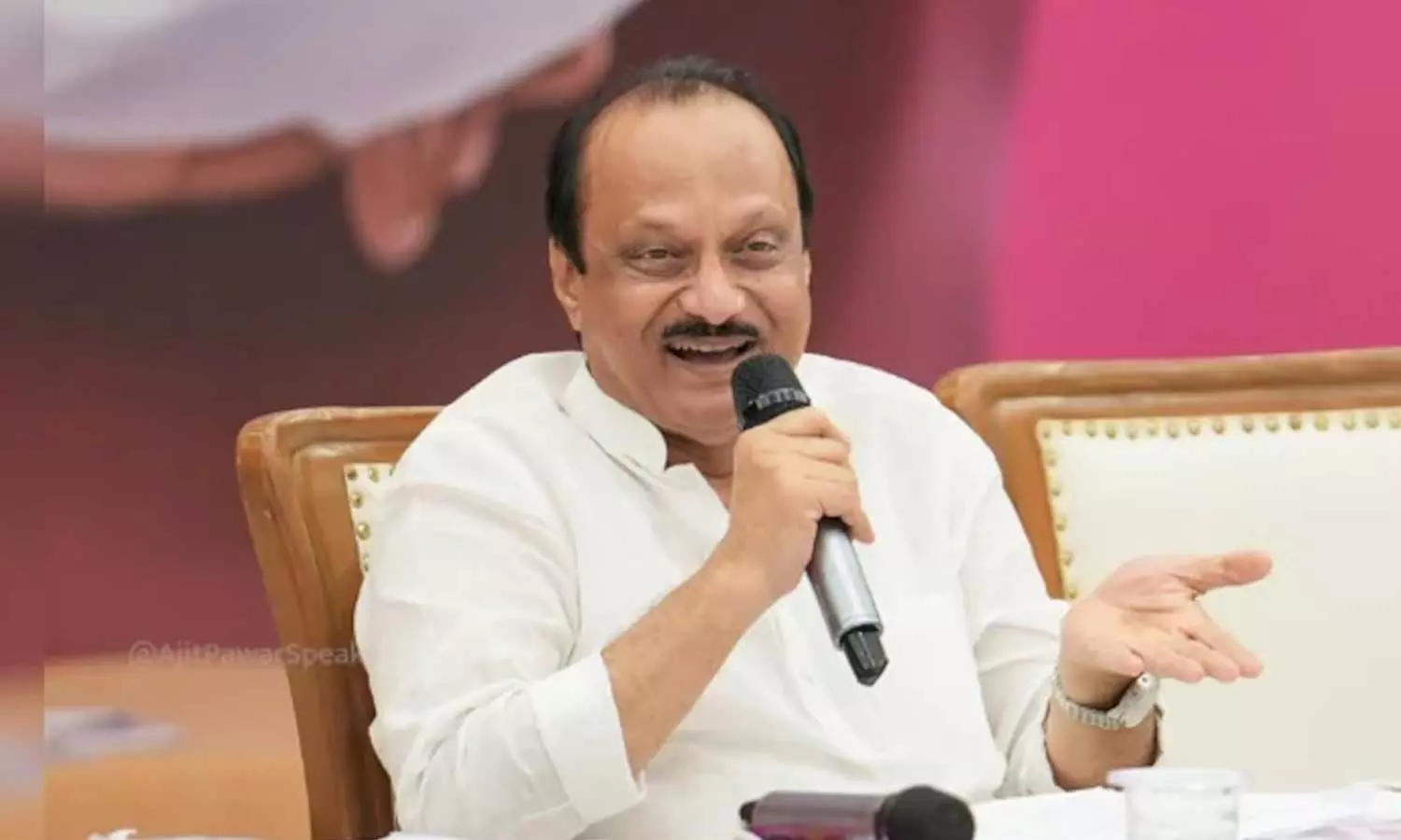 അതെങ്ങനെ ഭീഷണിയാകും?,വോട്ടര്‍മാര്‍ക്കെതിരായ പ്രസ്താവനയില്‍ മലക്കം മറിഞ്ഞ് അജിത് പവാര്‍