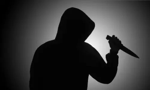 യുവാവിനെ കുത്തിക്കൊലപ്പെടുത്തി; നഗരസഭ  മുൻ കൗൺസിലറും മകനും പൊലീസ് കസ്റ്റഡിയിൽ