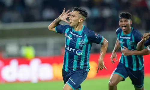 മലപ്പുറത്തെ മലർത്തിയടിച്ച് കാലിക്കറ്റ്; ജയത്തോടെ സൂപ്പർ ലീഗ് കേരള സെമിഫൈനൽ ഉറപ്പിച്ചു മലപ്പുറത്തെ മലർത്തിയടിച്ച് കാലിക്കറ്റ്; ജയത്തോടെ സൂപ്പർ ലീഗ് കേരള സെമിഫൈനൽ ഉറപ്പിച്ചു