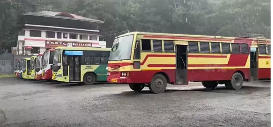 കെഎസ്ആർടിസി  ബസ് ​കയറിയിറങ്ങി 19കാരിയുടെ കൈയറ്റു; അപകടം പഠനം കഴിഞ്ഞു മടങ്ങുംവഴി