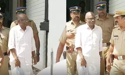 എൻ.വാസുവിന് കൈവിലങ്ങ് വെച്ചത് അനുവാദത്തോടെയെന്ന്‌  പൊലീസ് ഉദ്യോഗസ്ഥരുടെ മൊഴി