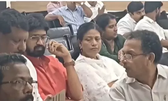 കടമക്കുടി ജില്ലാ പഞ്ചായത്ത് ഡിവിഷനില്‍ അസാധു വോട്ട് ചെയ്യാന്‍ യുഡിഎഫില്‍ ആലോചന