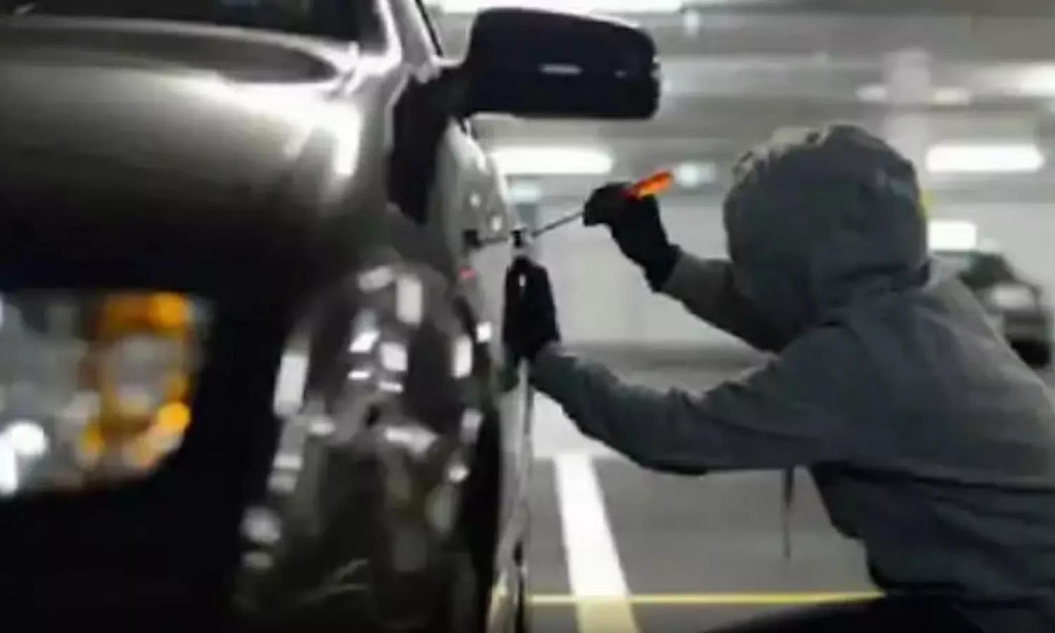 കാർ മോഷണക്കേസിൽ ഉടമക്ക് 15,000 ദിർഹം നഷ്ടപരിഹാരം നൽകണം, ഉത്തരവുമായി അബൂദബി കോടതി