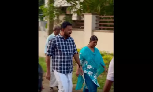 നേതൃത്വം വിലക്കിയിട്ടും  സ്ഥാനാർഥികൾക്കായി പ്രചരണം തുടരാൻ തീരുമാനിച്ച് രാഹുൽ മാങ്കൂട്ടത്തിൽ