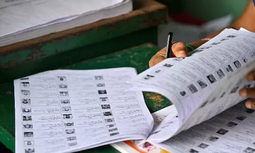 ബിജെപിയുടെ അജണ്ട അടിച്ചേൽപ്പിക്കാൻ ഉദ്യോഗസ്ഥർക്ക് മേൽ സമ്മര്ദം: യുപിയിലെ ബിഎല്ഒമാരുടെ ആത്മഹത്യയില് പ്രതിപക്ഷം ബിജെപിയുടെ അജണ്ട അടിച്ചേൽപ്പിക്കാൻ ഉദ്യോഗസ്ഥർക്ക് മേൽ സമ്മര്ദം: യുപിയിലെ ബിഎല്ഒമാരുടെ ആത്മഹത്യയില് പ്രതിപക്ഷം